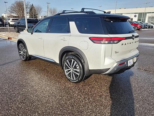 2025 Nissan Pathfinder Platinum 4WD
