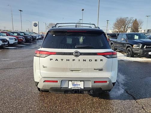 2025 Nissan Pathfinder Platinum 4WD