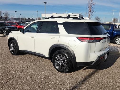 2022 Nissan Pathfinder SV 4WD