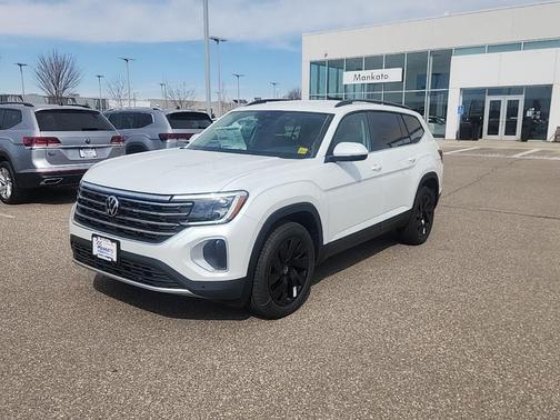 Opal White 2026 Volkswagen Atlas 2.0T SE w/Technology 4MOTION