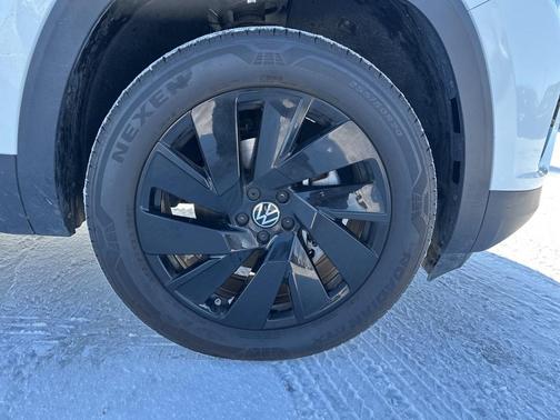 2025 Volkswagen Atlas Cross Sport 2.0T SE w/Technology 4MOTION