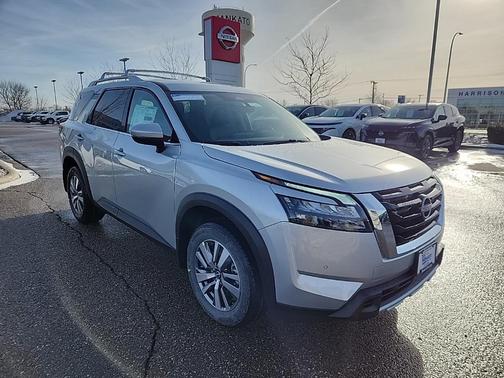 2025 Nissan Pathfinder SL 4WD