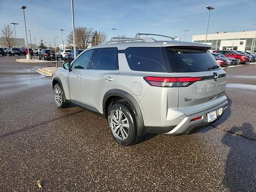 2025 Nissan Pathfinder SL 4WD