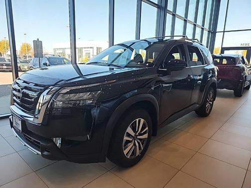 2025 Nissan Pathfinder SL 4WD