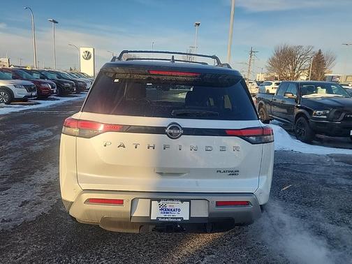 2025 Nissan Pathfinder Platinum 4WD