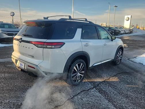 2025 Nissan Pathfinder Platinum 4WD