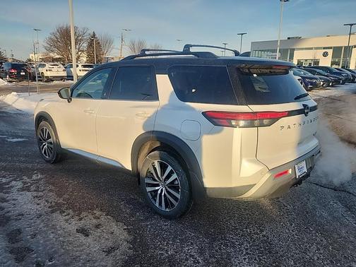 2025 Nissan Pathfinder Platinum 4WD