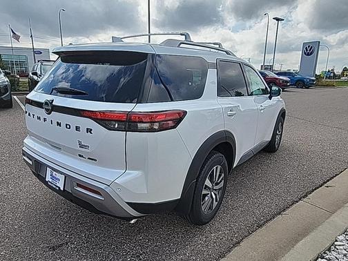 2025 Nissan Pathfinder SL 4WD