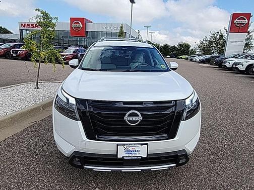 2025 Nissan Pathfinder SL 4WD