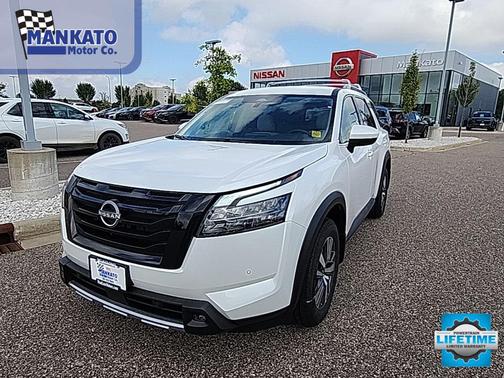 2025 Nissan Pathfinder SL 4WD