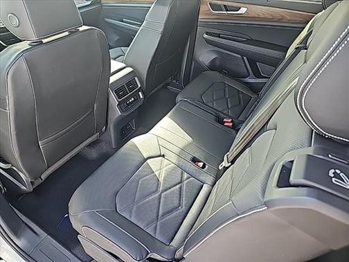 2025 Volkswagen Atlas 2.0T SE w/Technology 4MOTION
