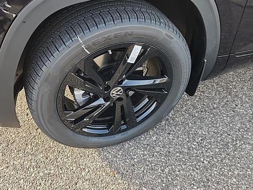 2026 Volkswagen Atlas Cross Sport 2.0T SEL