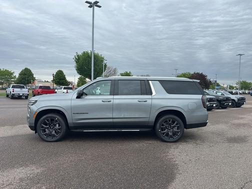 Sterling Gray Metallic 2026 Chevrolet Suburban LT
