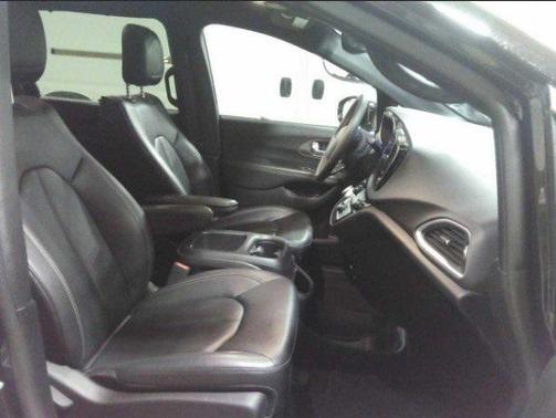 2025 Chrysler Pacifica L