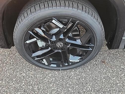 2026 Volkswagen Tiguan 2.0T SE R-Line Black 4MOTION