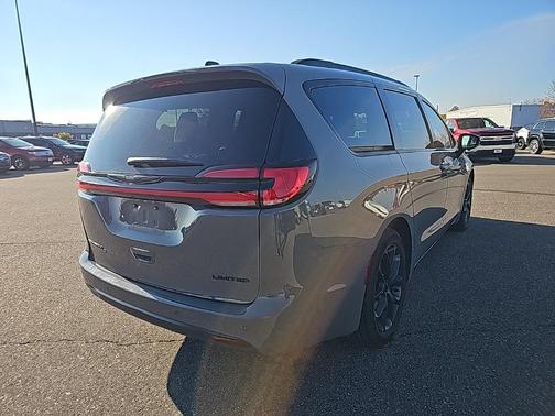 2025 Chrysler Pacifica Limited