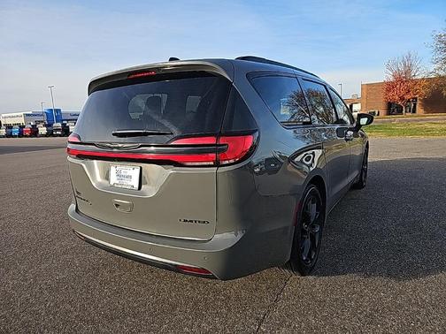 2025 Chrysler Pacifica Limited