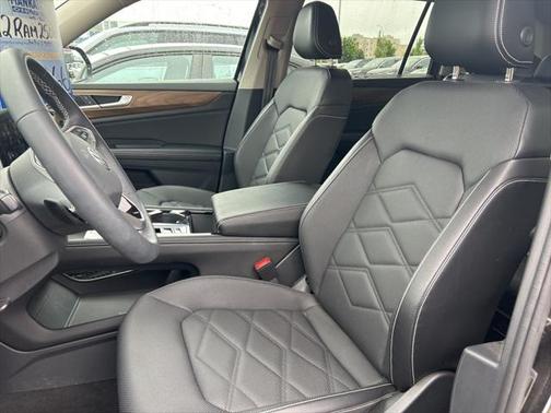 2024 Volkswagen Atlas 2.0T SE w/Technology 4MOTION