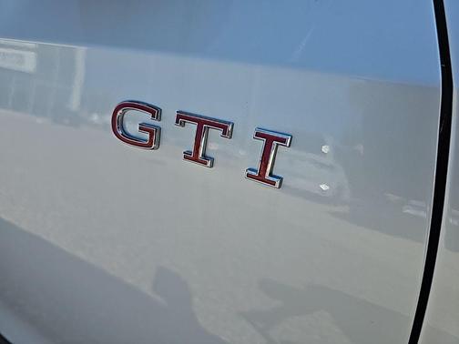 2025 Volkswagen Golf GTI 2.0T SE DSG