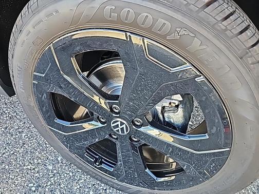 2025 Volkswagen Taos 1.5T SEL