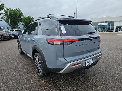 2025 Nissan Pathfinder Platinum 4WD