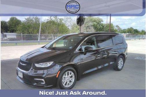 Brilliant Black Crystal Pearlcoat 2023 Chrysler Pacifica Touring L