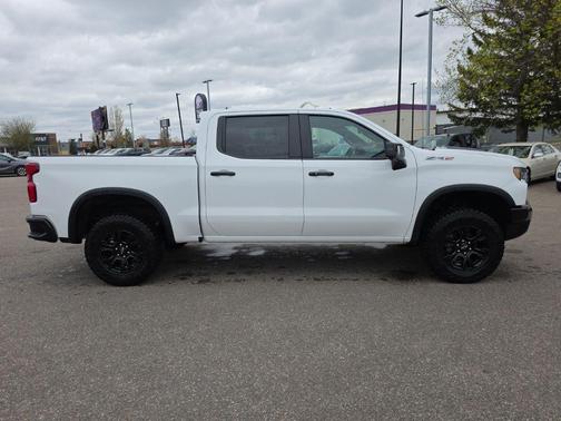 Summit White 2024 Chevrolet Silverado 1500 ZR2