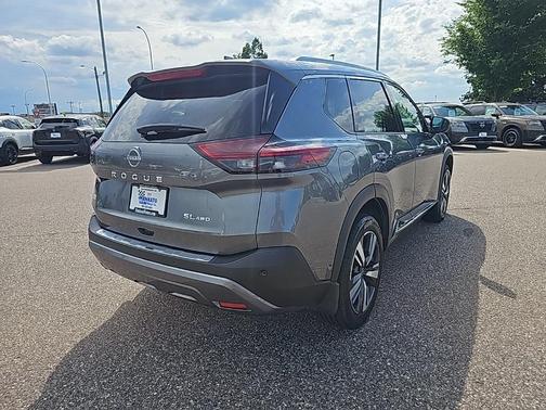 2022 Nissan Rogue SL