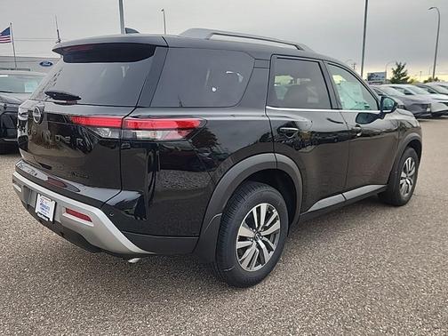 2025 Nissan Pathfinder Platinum 4WD