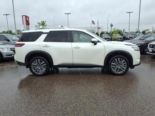 2024 Nissan Pathfinder SL 4WD