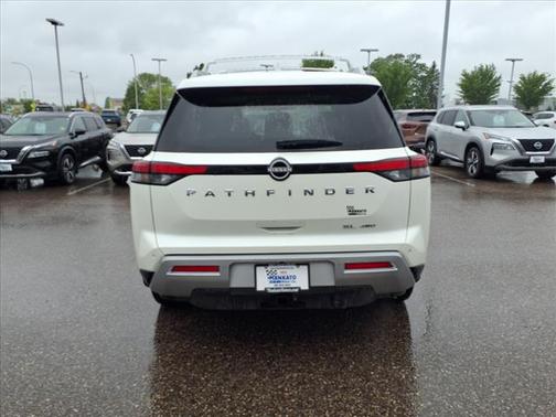 2024 Nissan Pathfinder SL 4WD