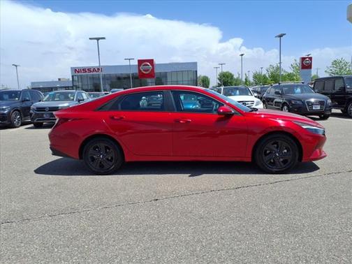 2022 Hyundai ELANTRA SEL