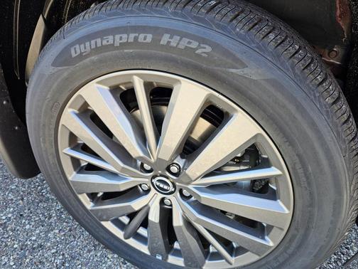 2025 Nissan Pathfinder SL 4WD