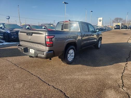 2022 Nissan Frontier SV