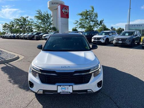Clear White 2024 Kia Seltos S
