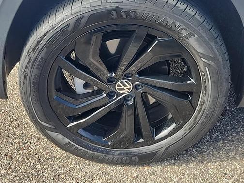 2023 Volkswagen Atlas 3.6L SE w/Technology