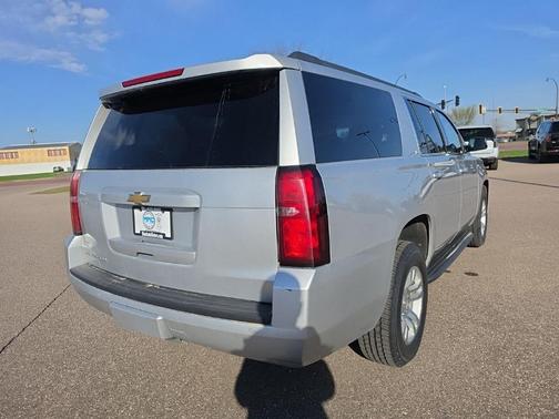Silver Ice Metallic 2018 Chevrolet Suburban LT