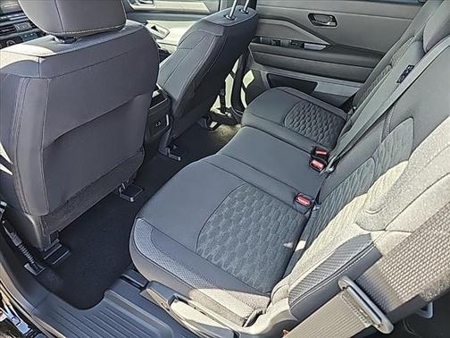 2025 Nissan Pathfinder S 4WD