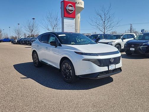 White / Black 2026 Nissan Murano Platinum
