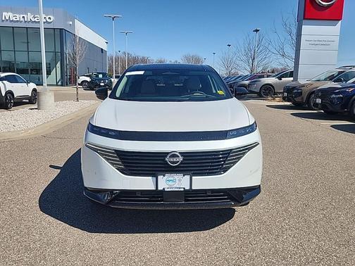 White / Black 2026 Nissan Murano Platinum