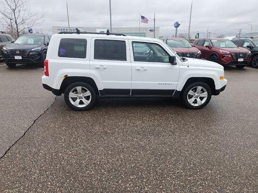 Bright White Clearcoat 2014 Jeep Patriot Latitude