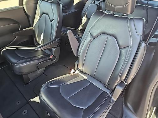 2025 Chrysler Pacifica L