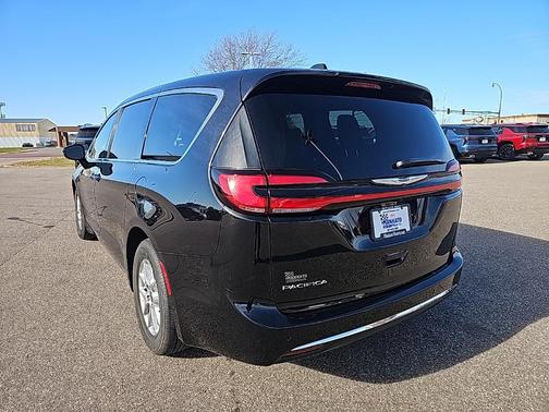 2025 Chrysler Pacifica L
