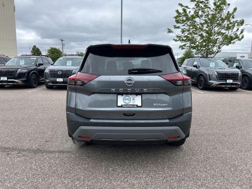Gun Metallic 2022 Nissan Rogue SV