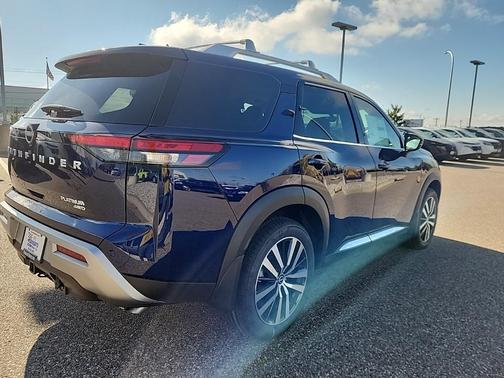 2025 Nissan Pathfinder Platinum 4WD