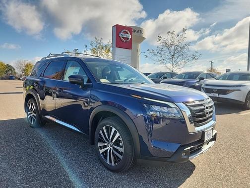 2025 Nissan Pathfinder Platinum 4WD