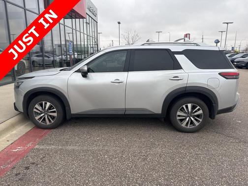 2022 Nissan Pathfinder SL 4WD