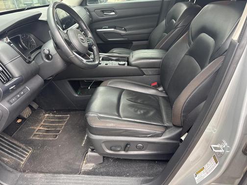 2022 Nissan Pathfinder SL 4WD