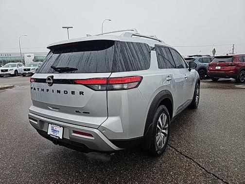 2022 Nissan Pathfinder SL 4WD