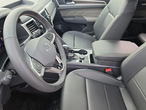Platinum Gray Metallic 2023 Volkswagen Atlas 3.6L SE w/Technology